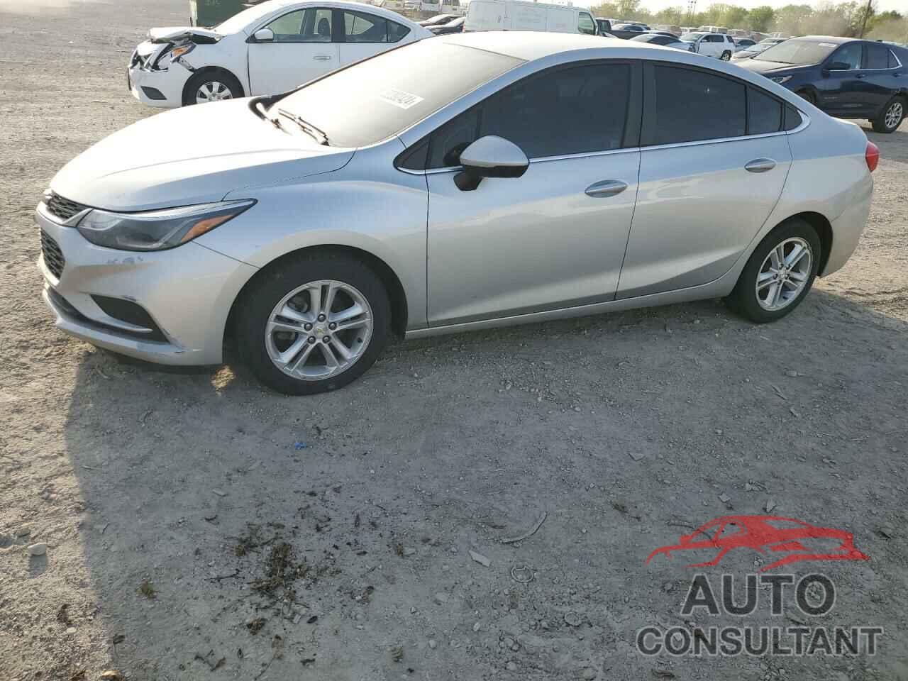 CHEVROLET CRUZE 2018 - 1G1BE5SM8J7184483