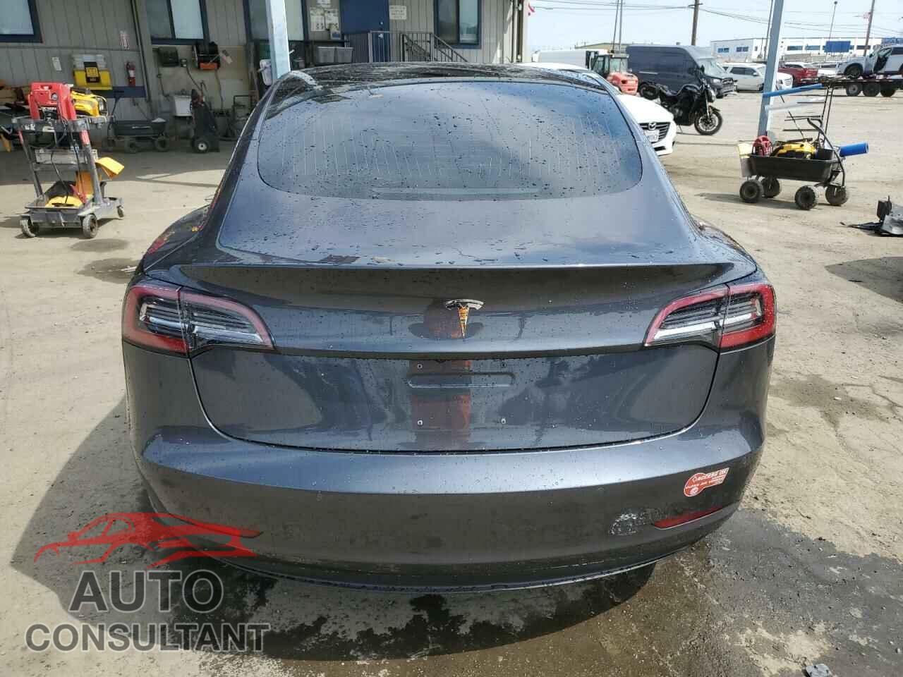 TESLA MODEL 3 2018 - 5YJ3E1EA5JF043192