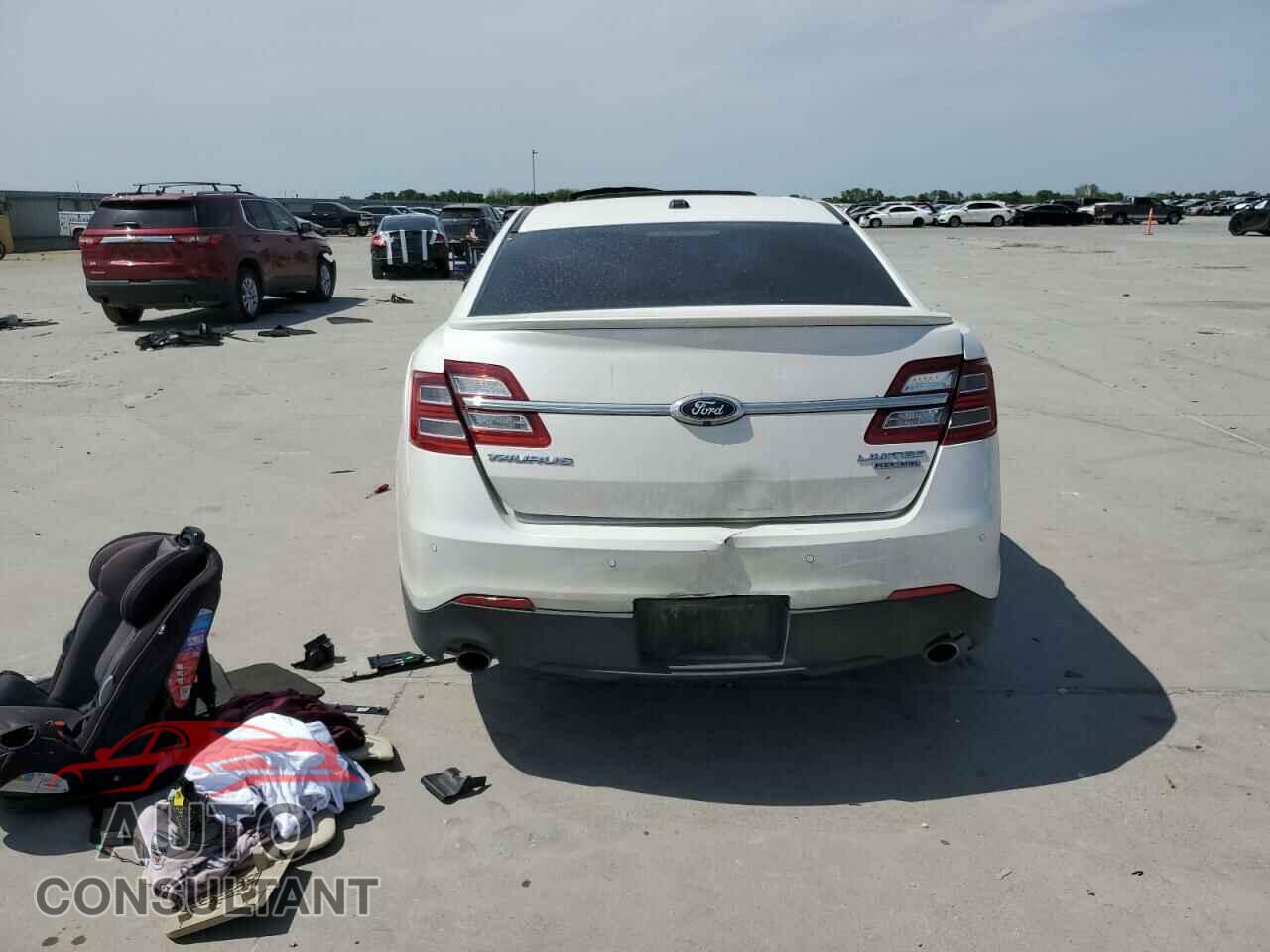 FORD TAURUS 2018 - 1FAHP2F80JG103103