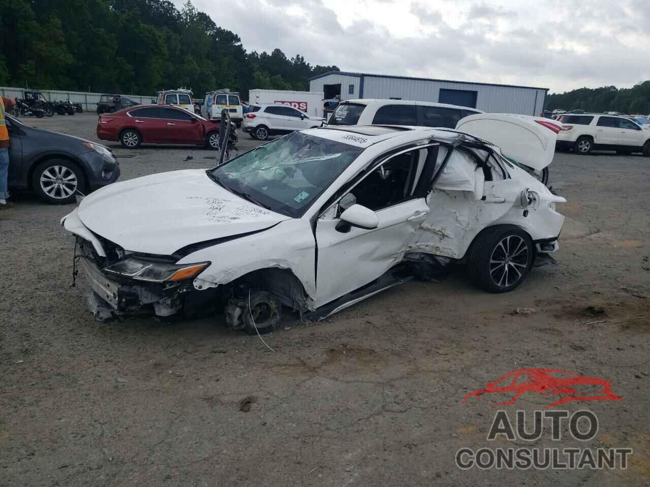 TOYOTA CAMRY 2018 - 4T1B11HK7JU157497
