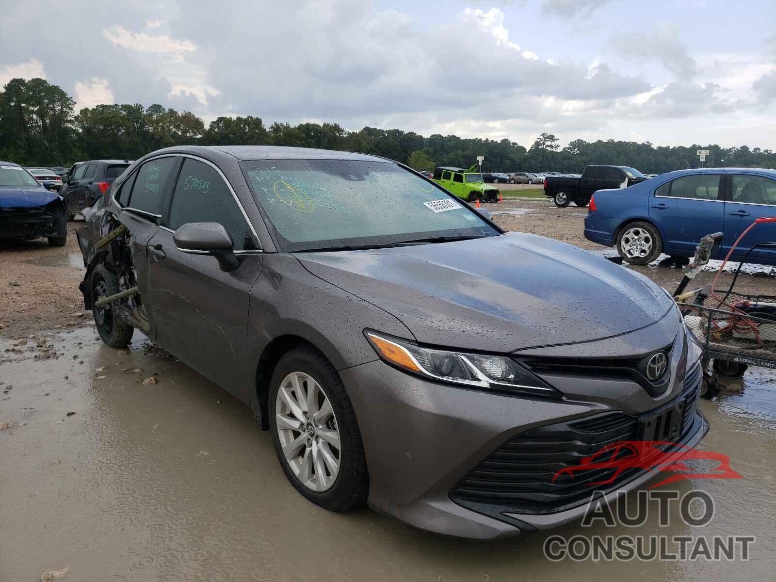 TOYOTA CAMRY 2018 - 4T1B11HK0JU640863