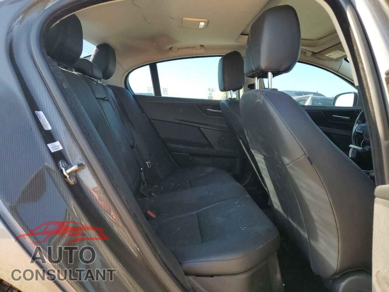 JAGUAR XE 2017 - SAJAD4BV2HA972702