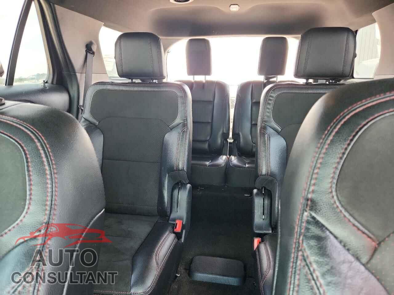 FORD EXPLORER 2018 - 1FM5K7D88JGB15569