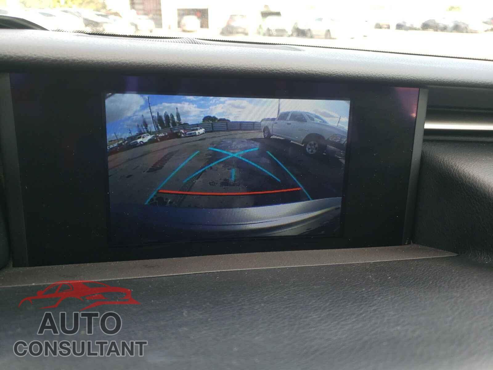 LEXUS IS 2016 - JTHBA1D24G5017340