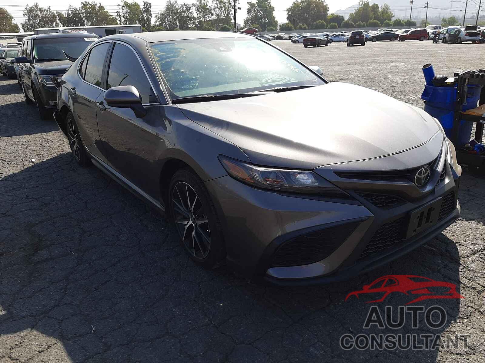 TOYOTA CAMRY 2021 - 4T1G11AK5MU511876