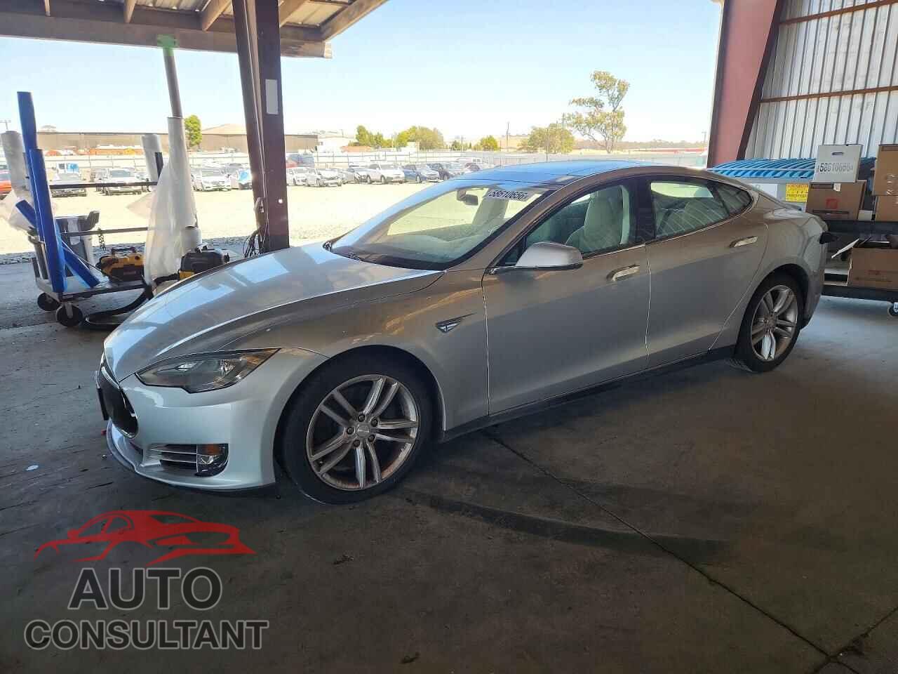 TESLA MODEL S 2013 - 5YJSA1CN8DFP13772