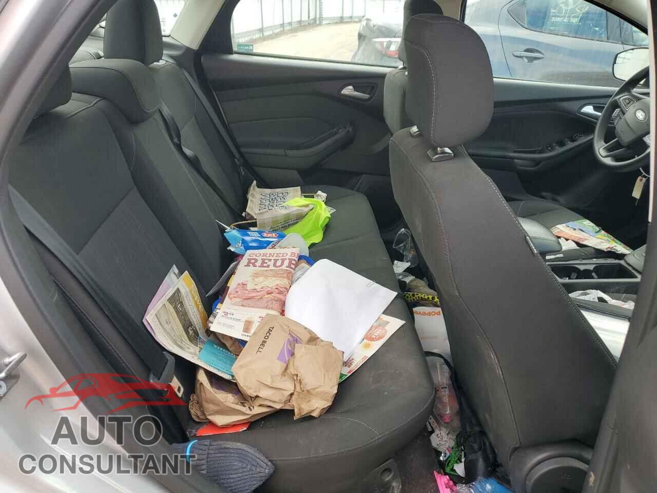 FORD FOCUS 2018 - 1FADP3F28JL328845