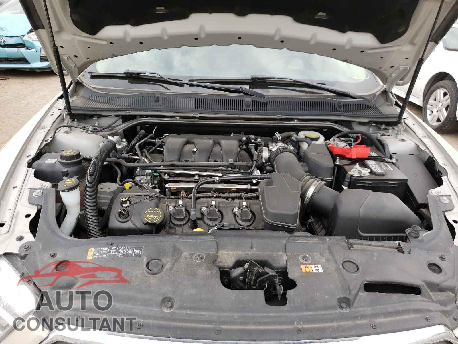 FORD TAURUS 2018 - 1FAHP2E80JG132201
