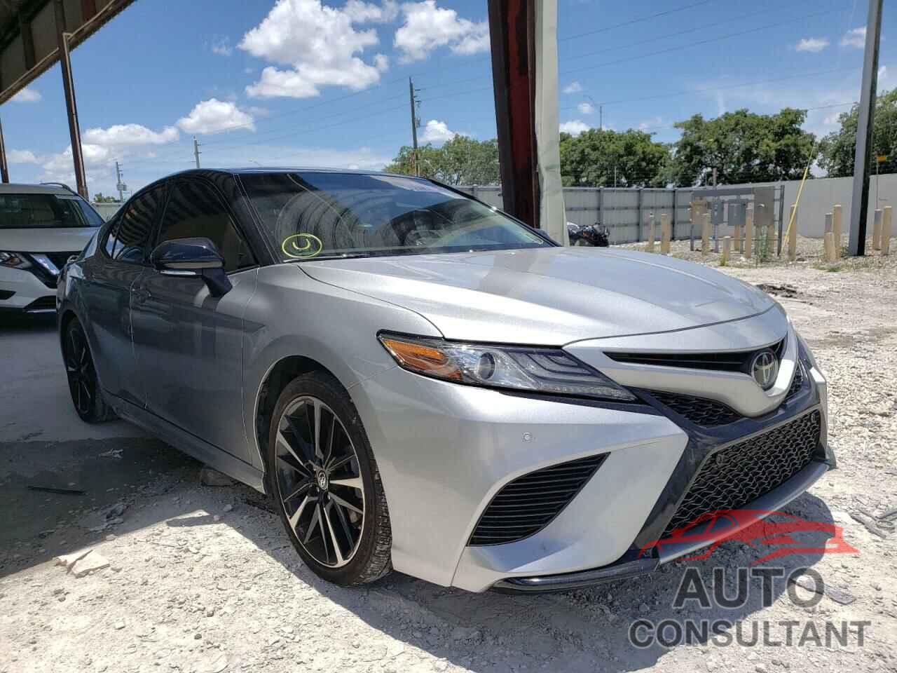 TOYOTA CAMRY 2018 - 4T1B61HK8JU150432
