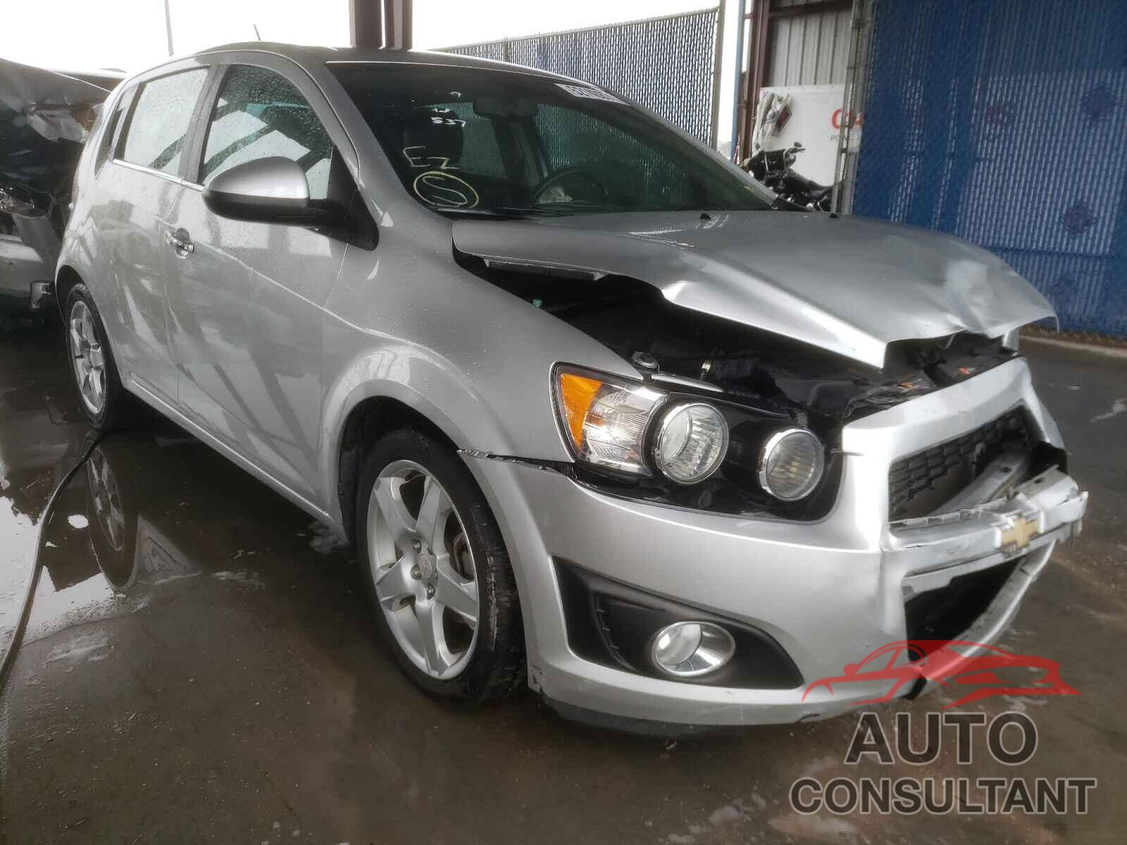 CHEVROLET SONIC 2016 - 1G1JE6SB9G4142706