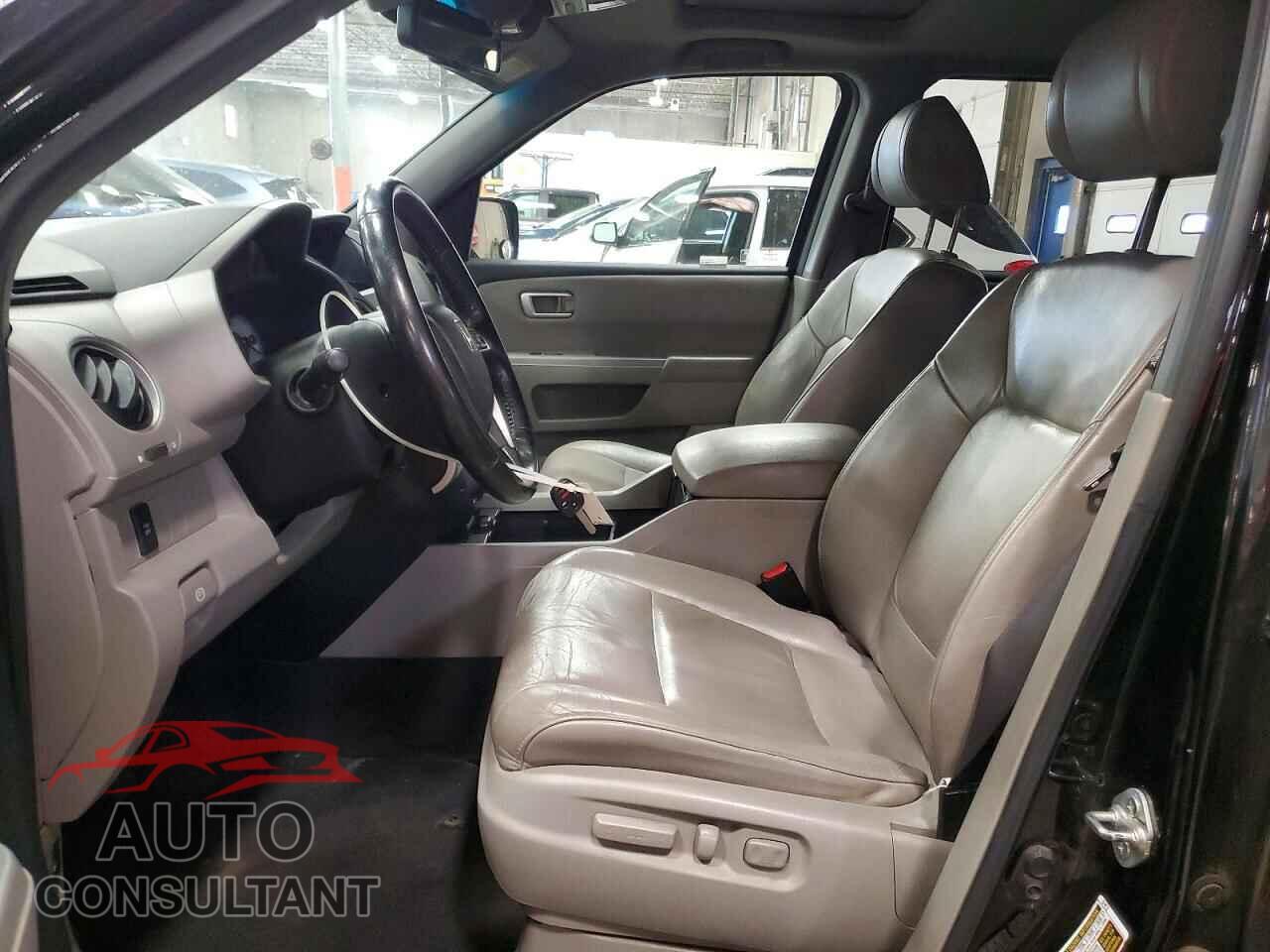 HONDA PILOT 2011 - 5FNYF4H50BB012193