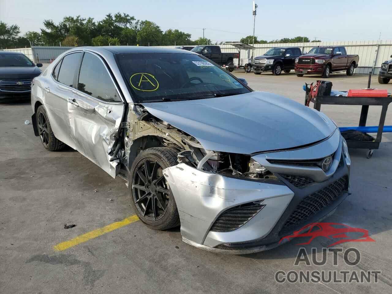 TOYOTA CAMRY 2018 - 4T1B11HK9JU152575