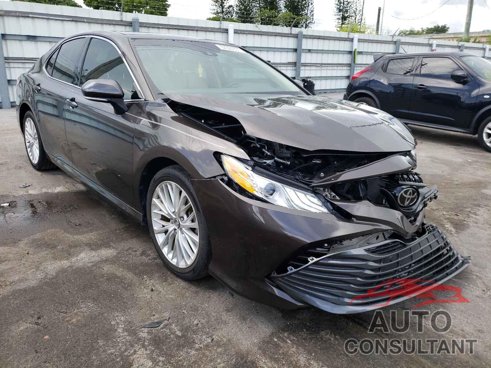 TOYOTA CAMRY 2018 - 4T1B11HK1JU042541
