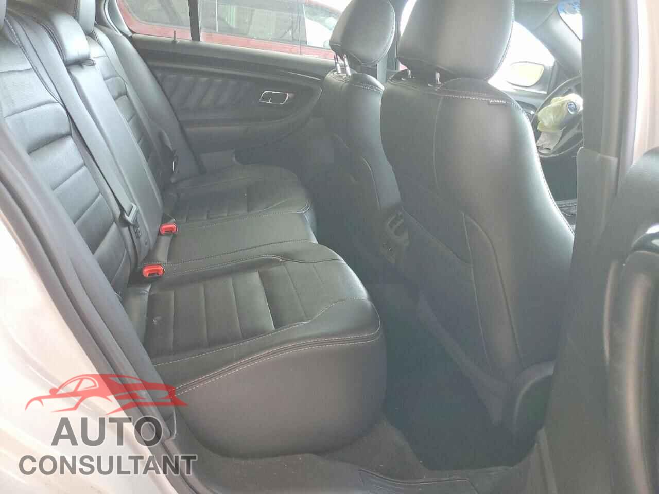 FORD TAURUS 2018 - 1FAHP2KT0JG118064