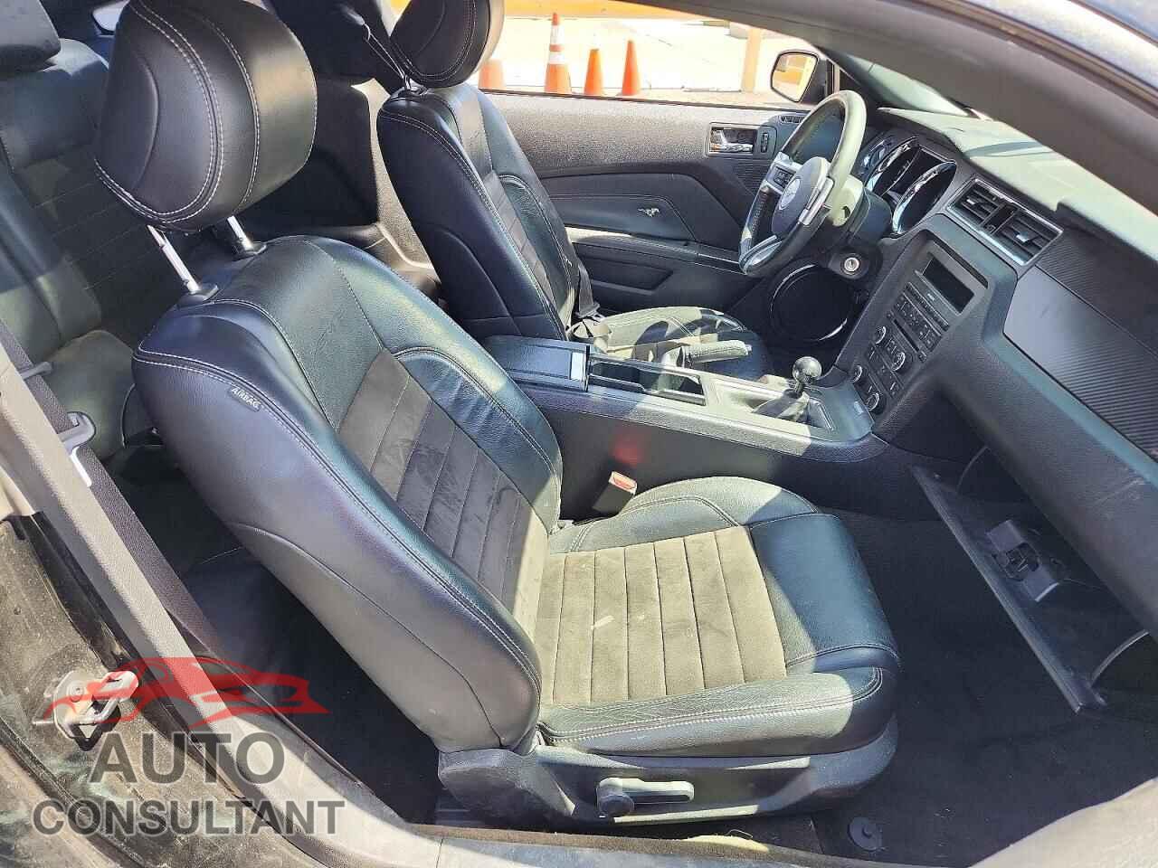 FORD MUSTANG 2014 - 1ZVBP8CF4E5221952