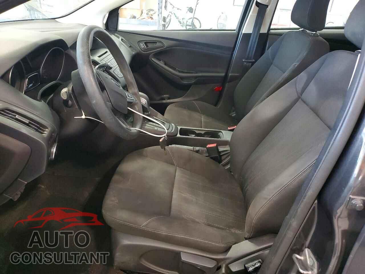 FORD FOCUS 2015 - 1FADP3E21FL261322