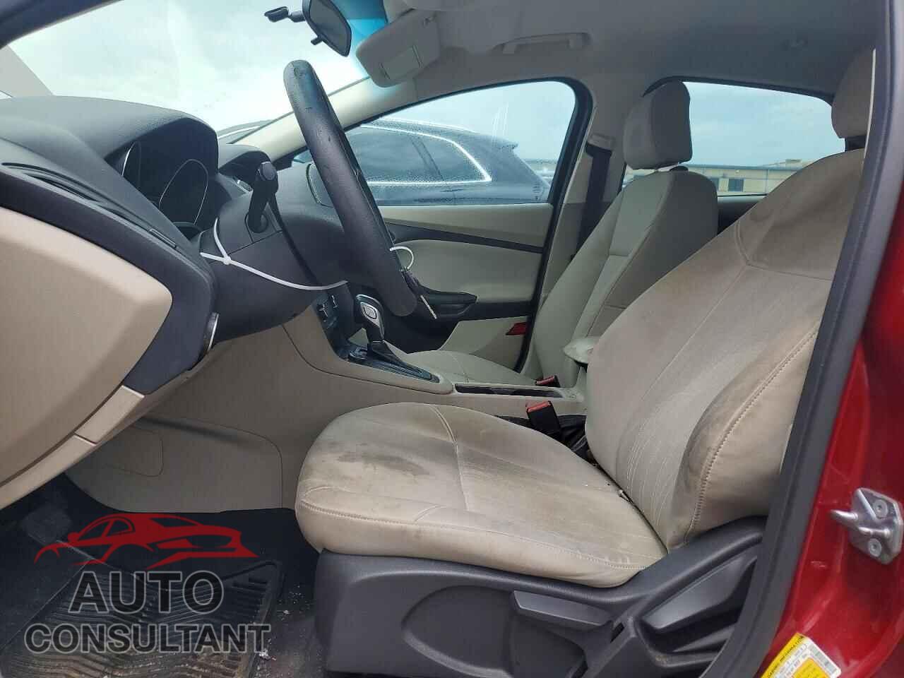 FORD FOCUS 2015 - 1FADP3K20FL261039