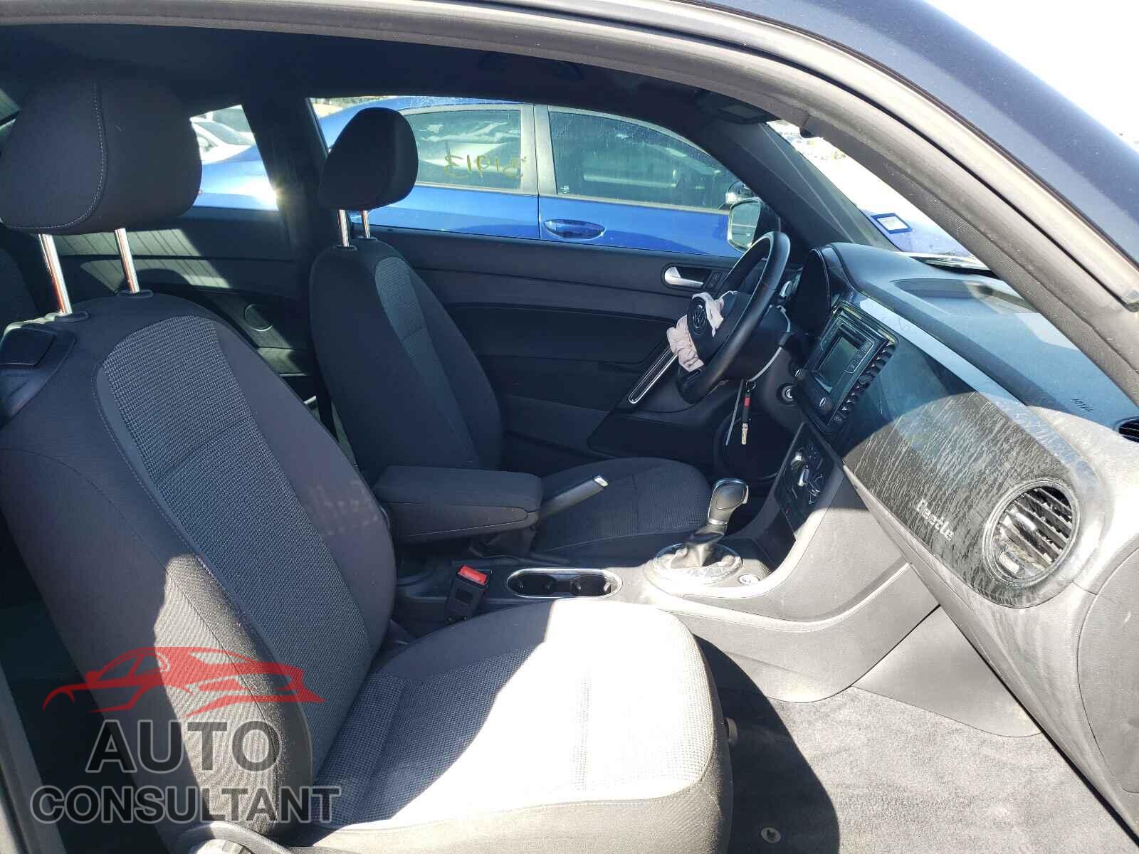 VOLKSWAGEN BEETLE 2017 - 3VWF17AT8HM613157