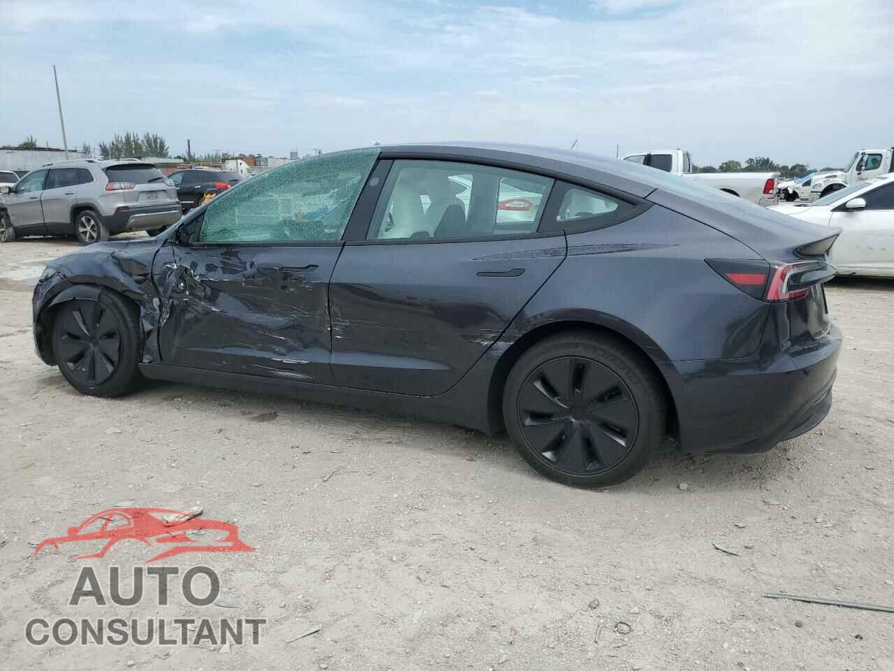 TESLA MODEL 3 2024 - 5YJ3E1EA3RF858616