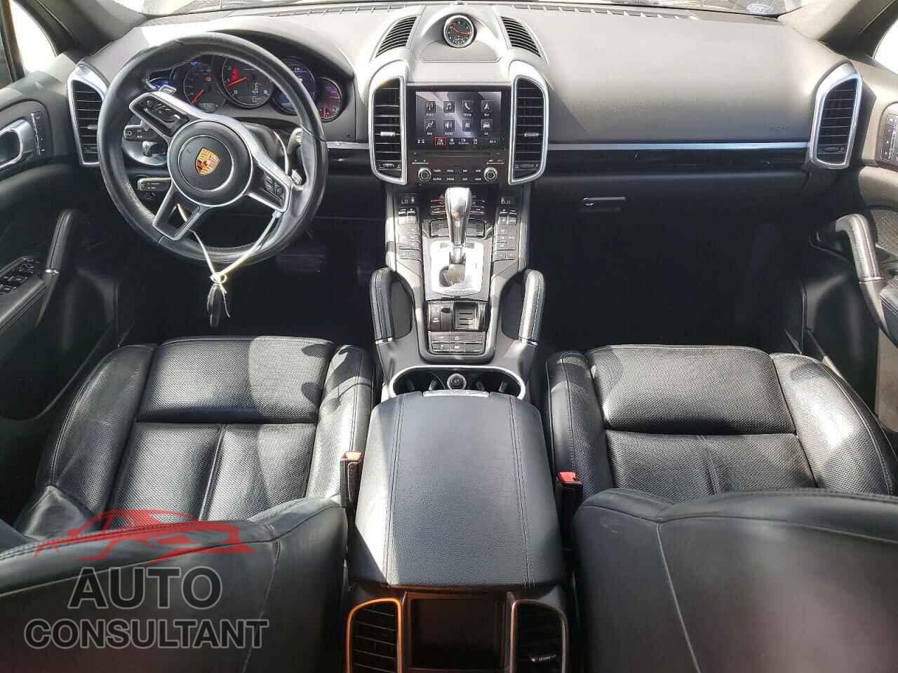 PORSCHE CAYENNE 2018 - WP1AA2A27JKA04631