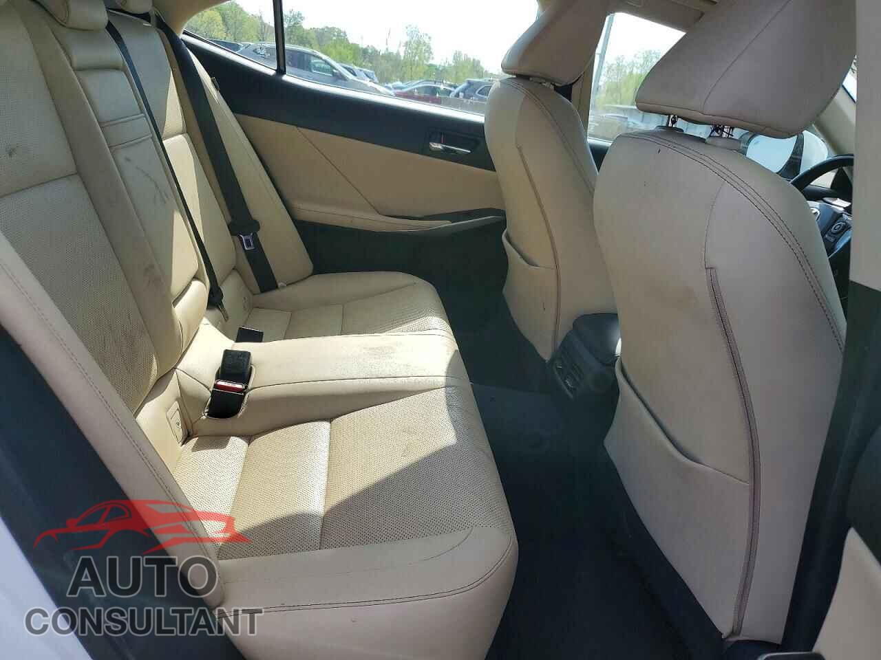 LEXUS IS 2015 - JTHCF1D24F5028701