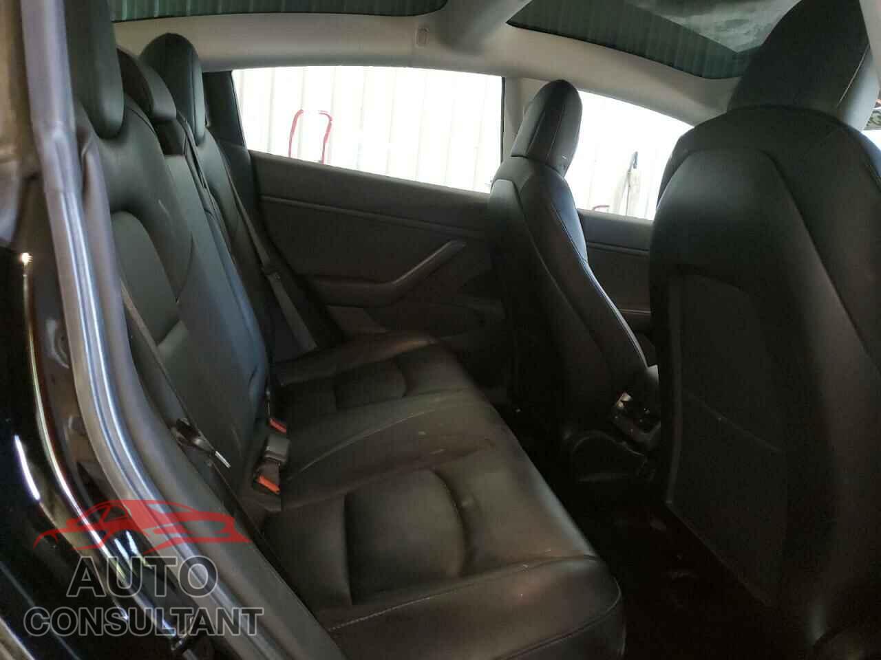 TESLA MODEL 3 2019 - 5YJ3E1EB5KF432411