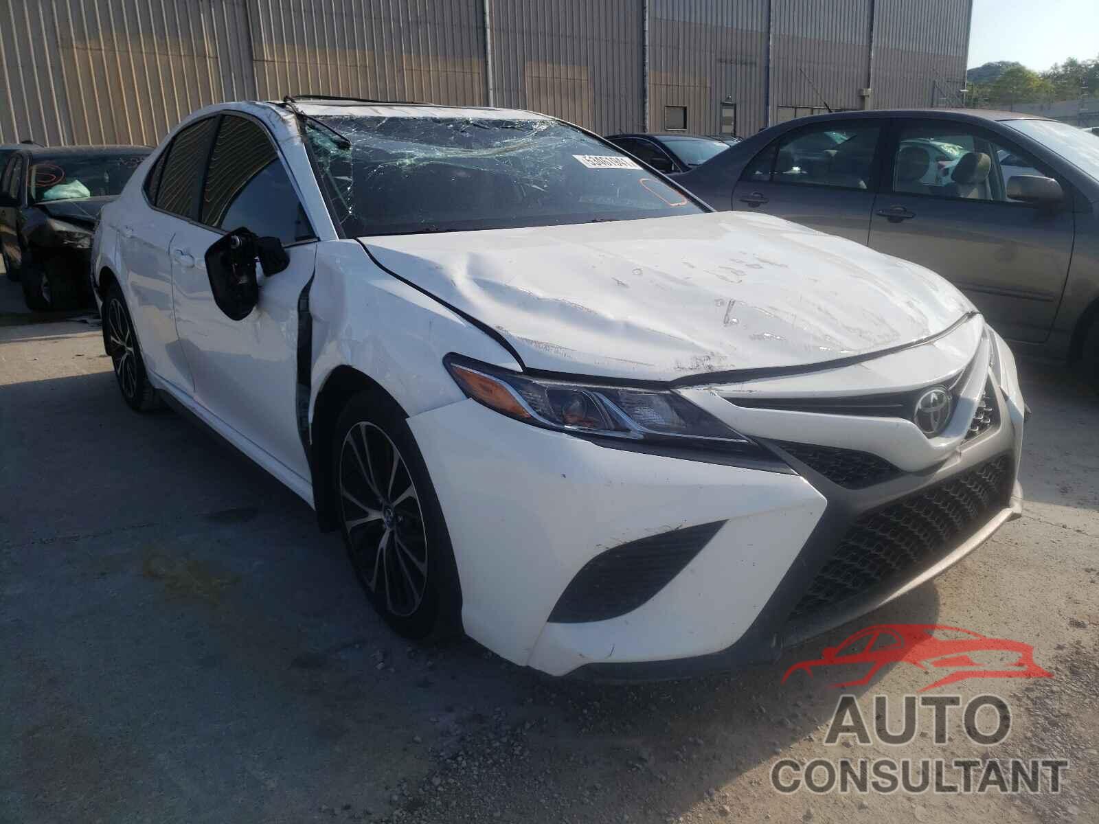 TOYOTA CAMRY 2018 - 4T1B11HK6JU156843