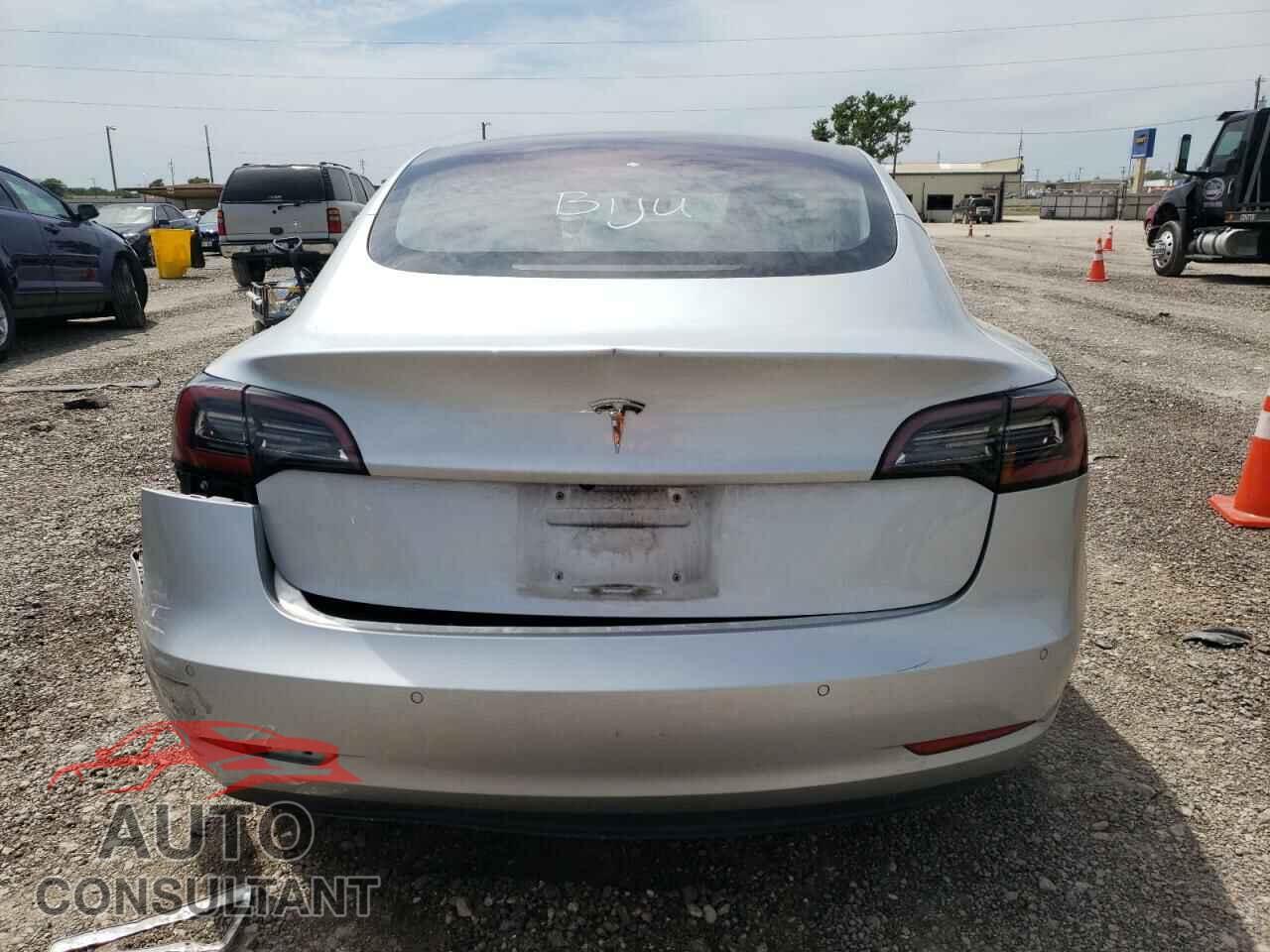 TESLA MODEL 3 2018 - 5YJ3E1EA8JF037337