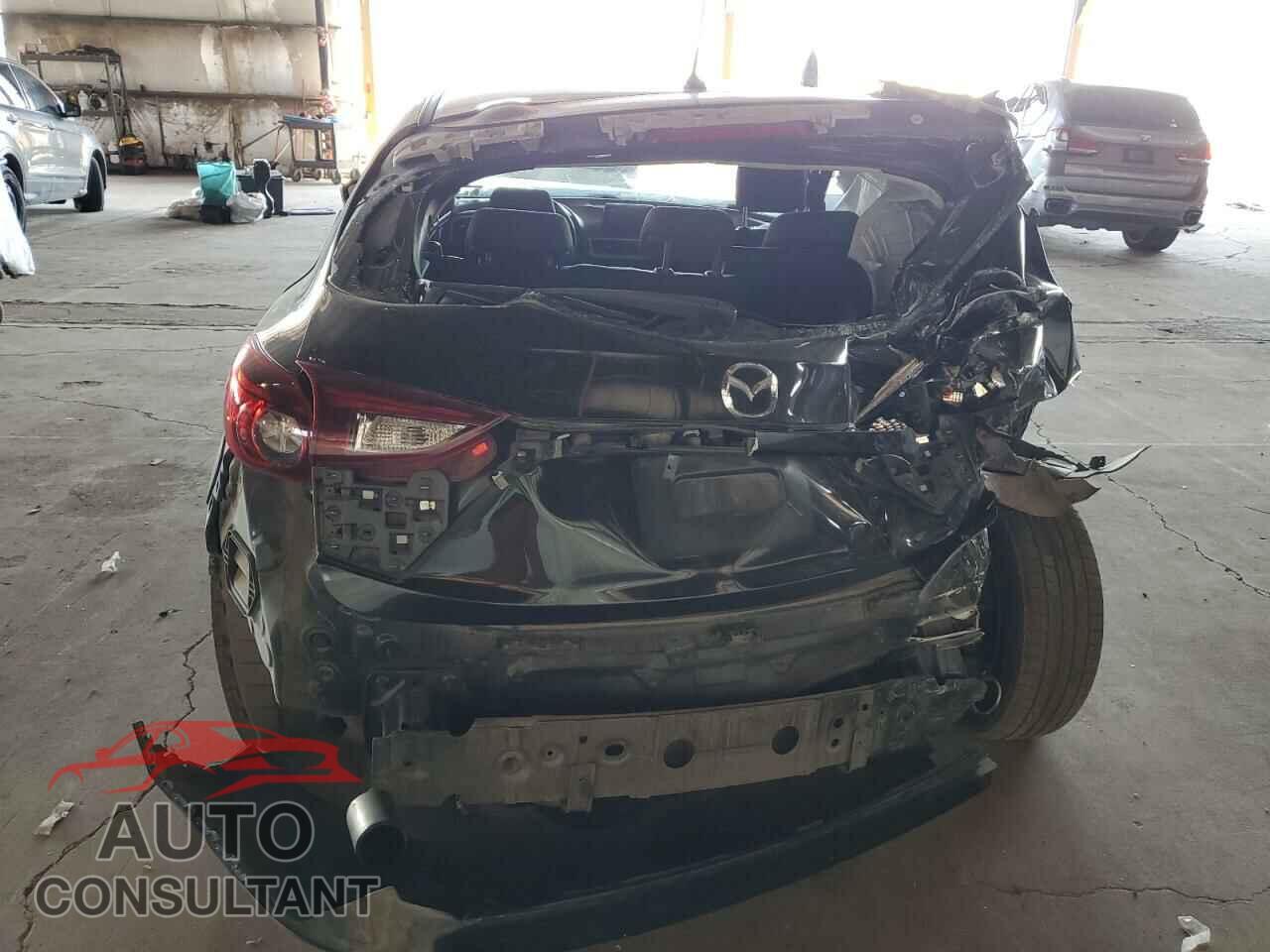 MAZDA 3 2018 - 3MZBN1K77JM161077