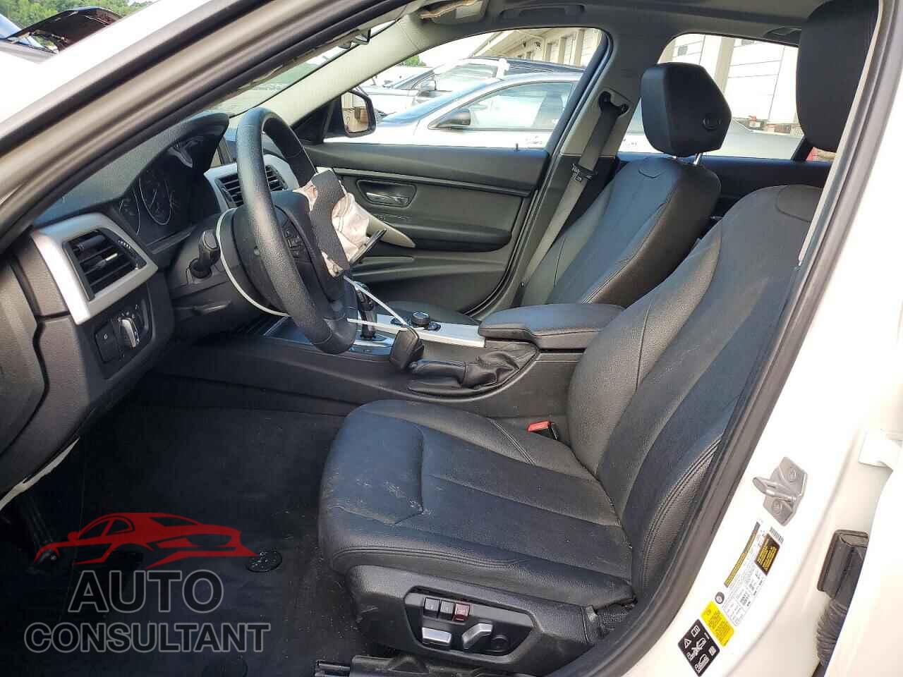 BMW 3 SERIES 2017 - WBA8A3C34HK692915