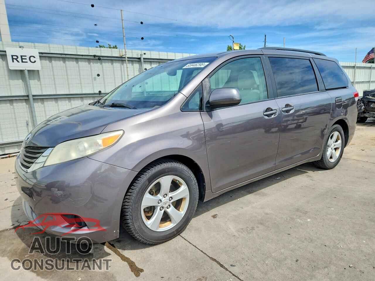 TOYOTA SIENNA 2011 - 5TDKK3DC0BS037624
