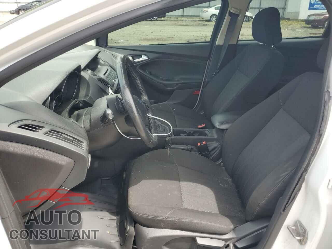 FORD FOCUS 2015 - 1FADP3F27FL268130