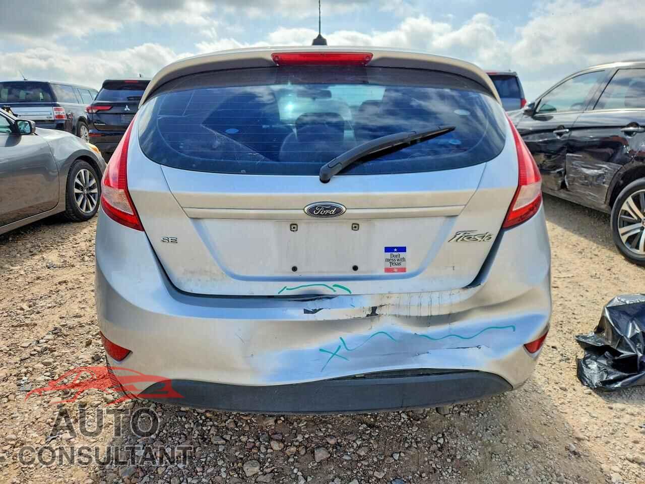 FORD FIESTA 2013 - 3FADP4EJ2DM162808