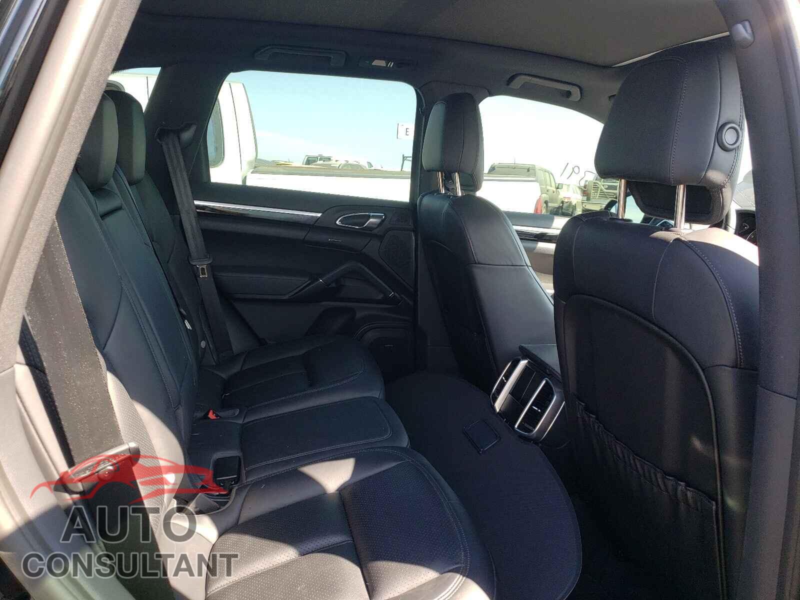 PORSCHE CAYENNE 2016 - WP1AA2A29GLA08375