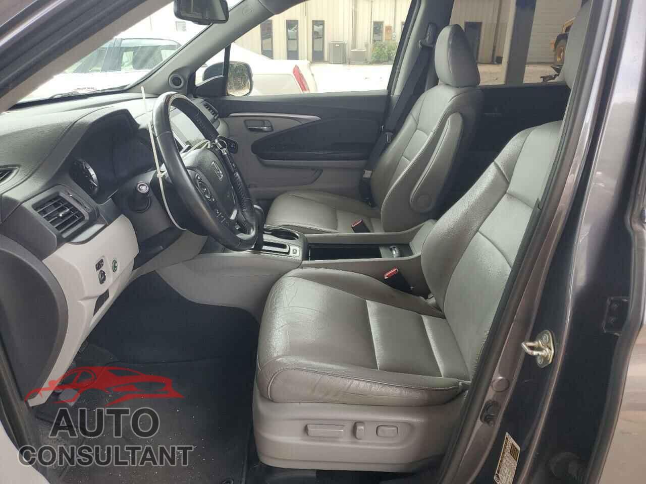 HONDA PILOT 2017 - 5FNYF5H52HB019791