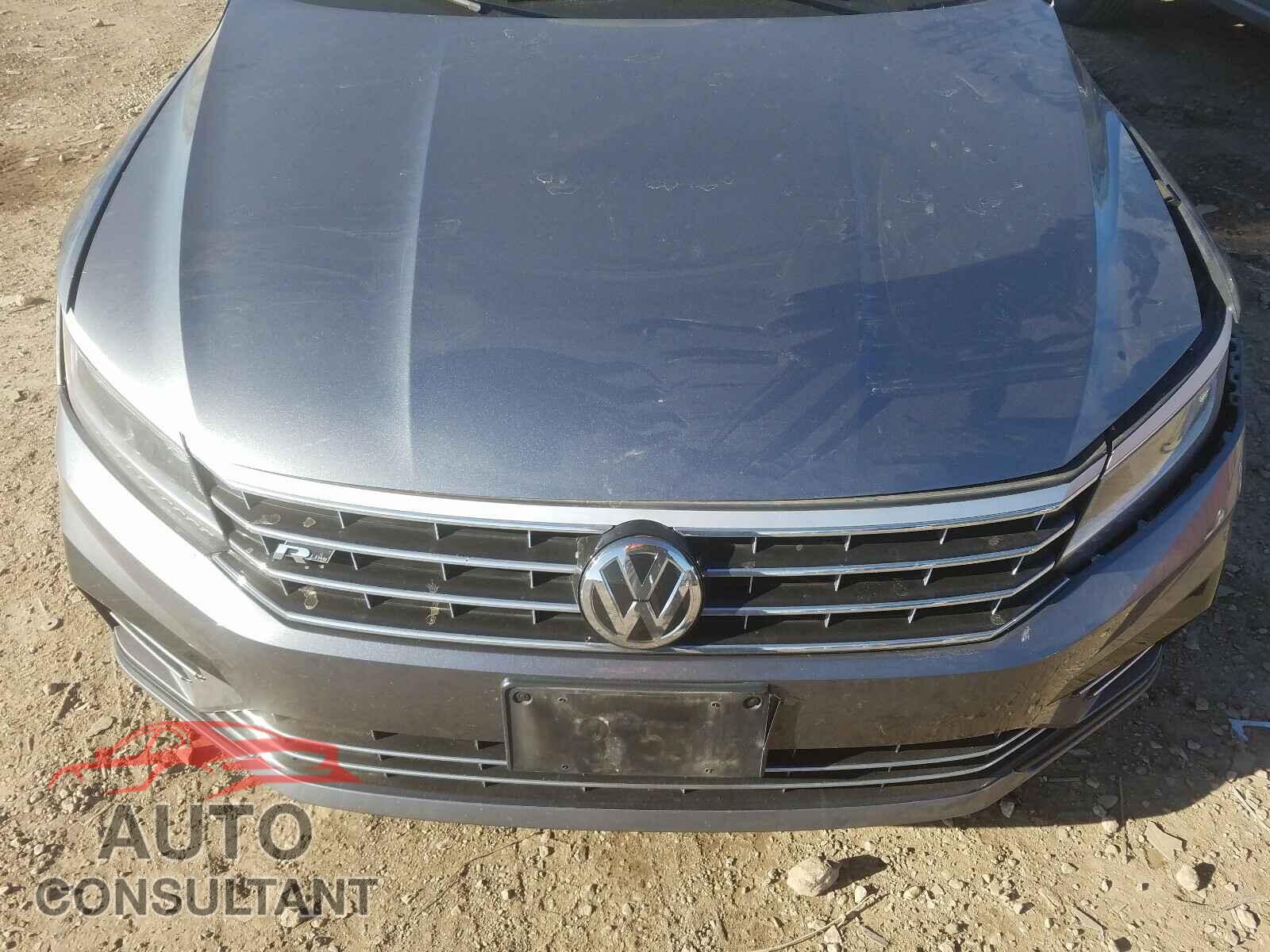 VOLKSWAGEN PASSAT 2018 - 1VWAA7A30JC038053
