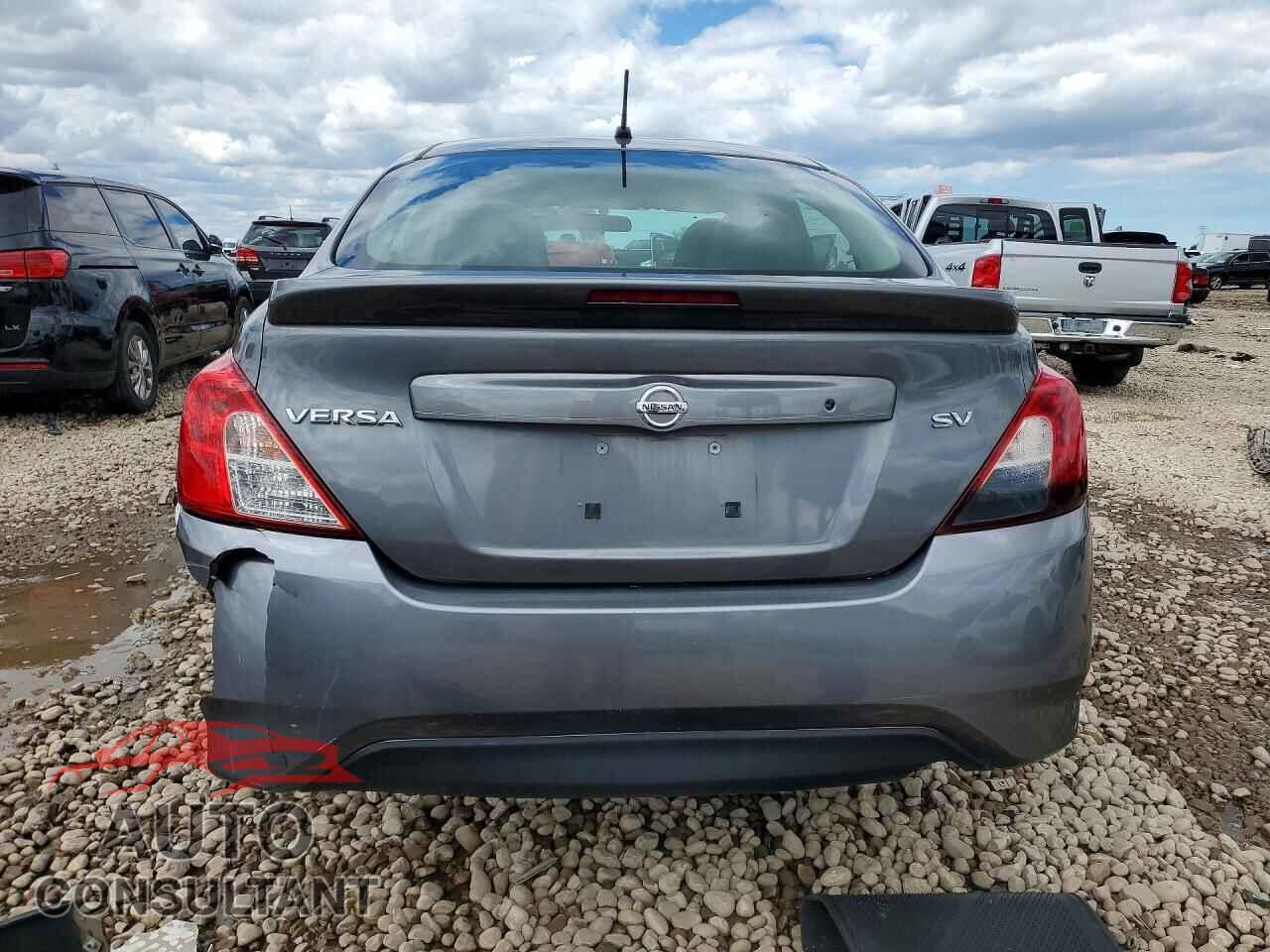 NISSAN VERSA 2017 - 3N1CN7AP1HL864012