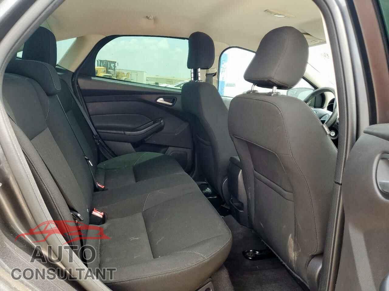 FORD FOCUS 2015 - 1FADP3F21FL219151