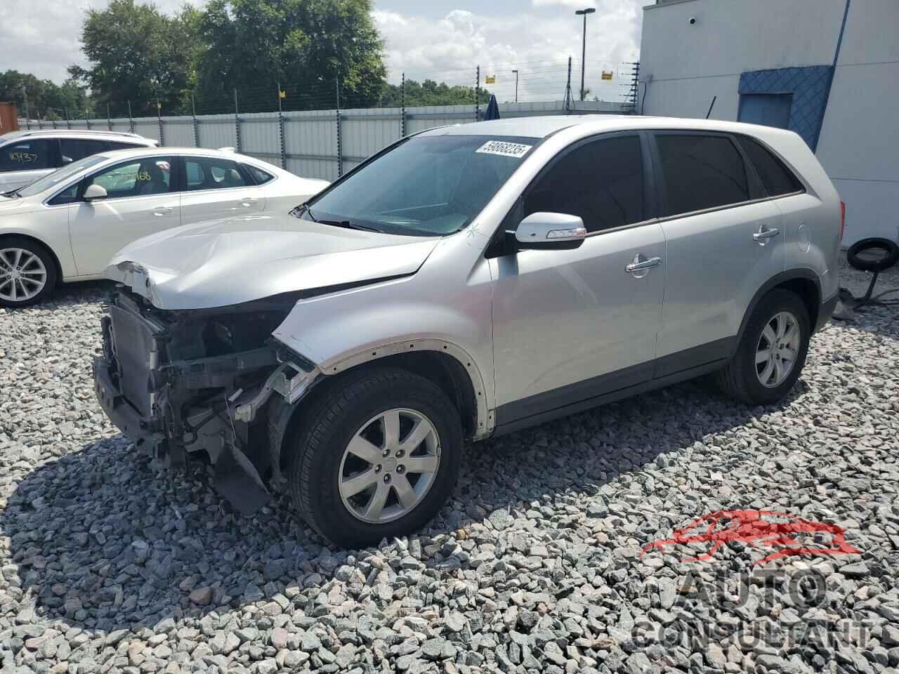 KIA SORENTO 2013 - 5XYKT3A18DG330588