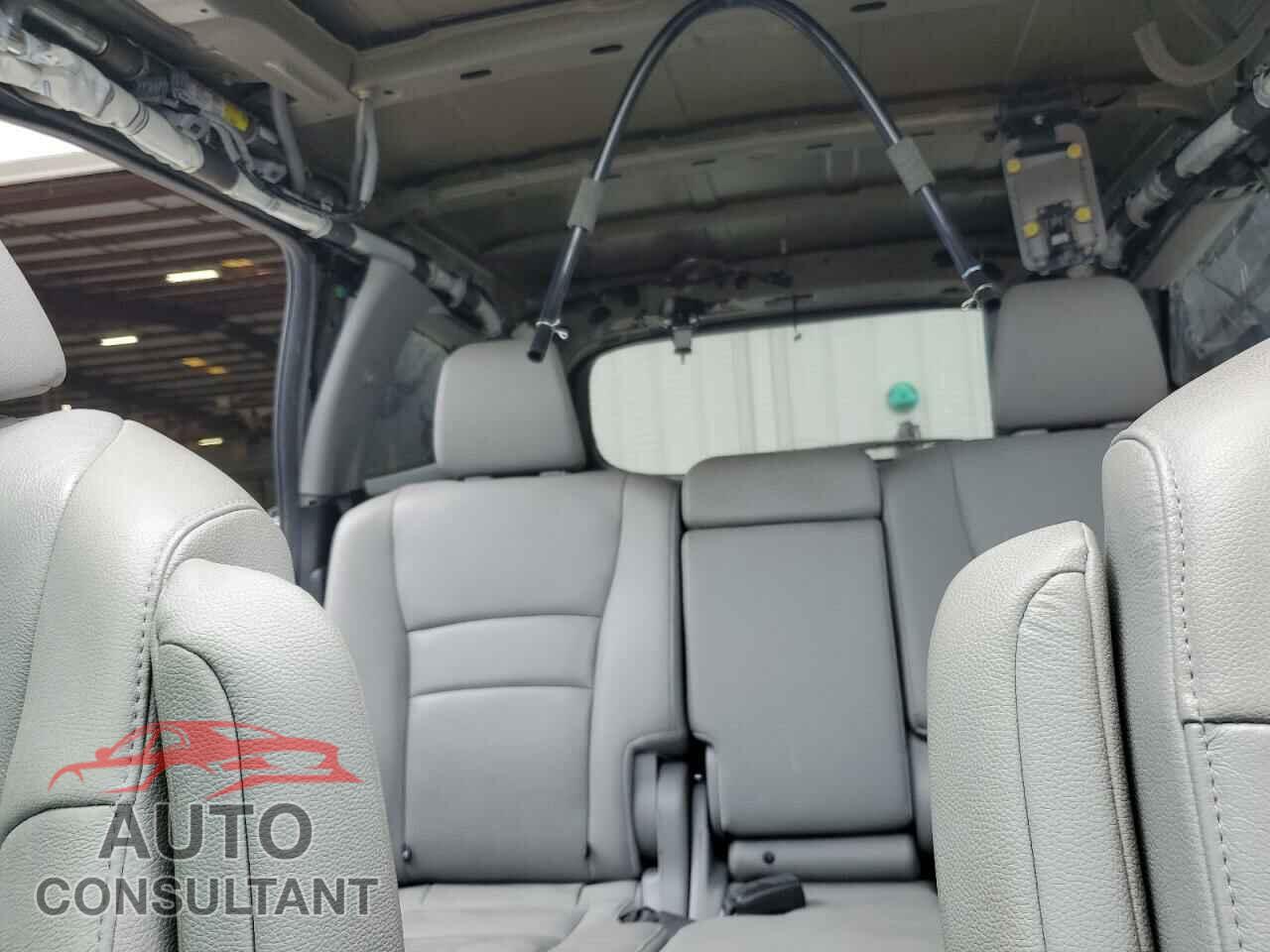 HONDA PILOT 2017 - 5FNYF5H90HB045261