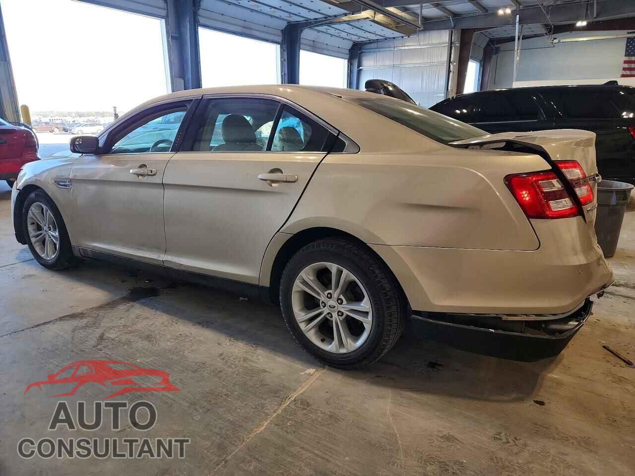 FORD TAURUS 2018 - 1FAHP2E82JG112015
