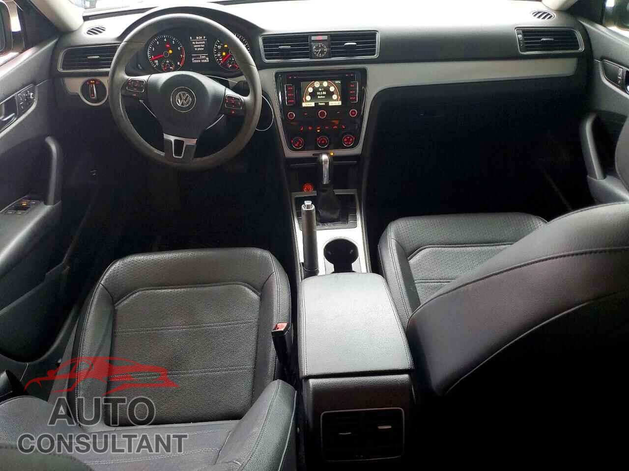 VOLKSWAGEN PASSAT 2013 - 1VWBP7A32DC031323