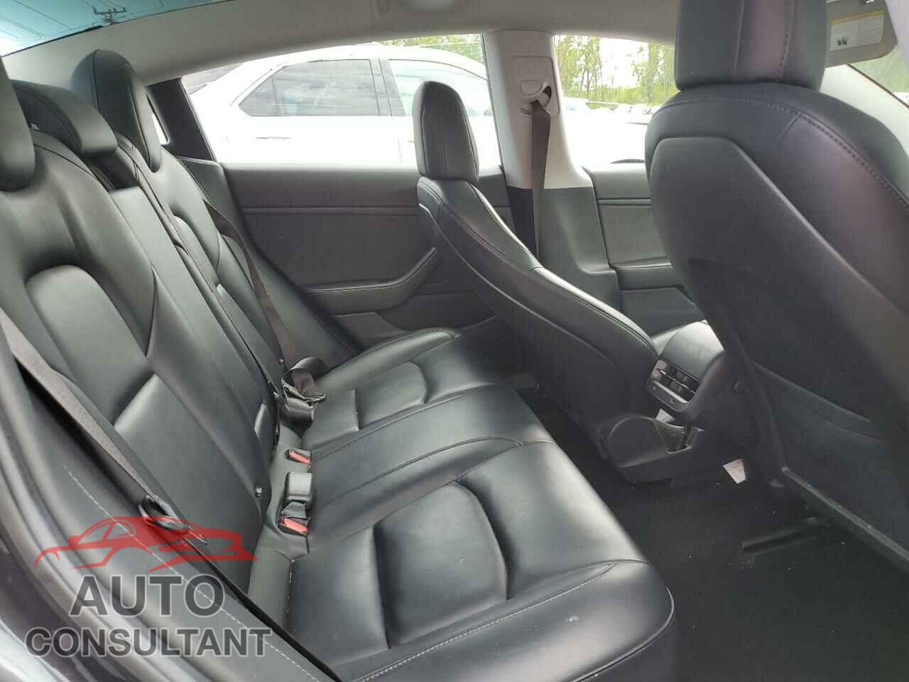 TESLA MODEL 3 2018 - 5YJ3E1EB7JF065980