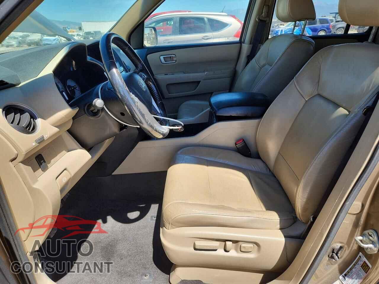 HONDA PILOT 2011 - 5FNYF4H50BB085029