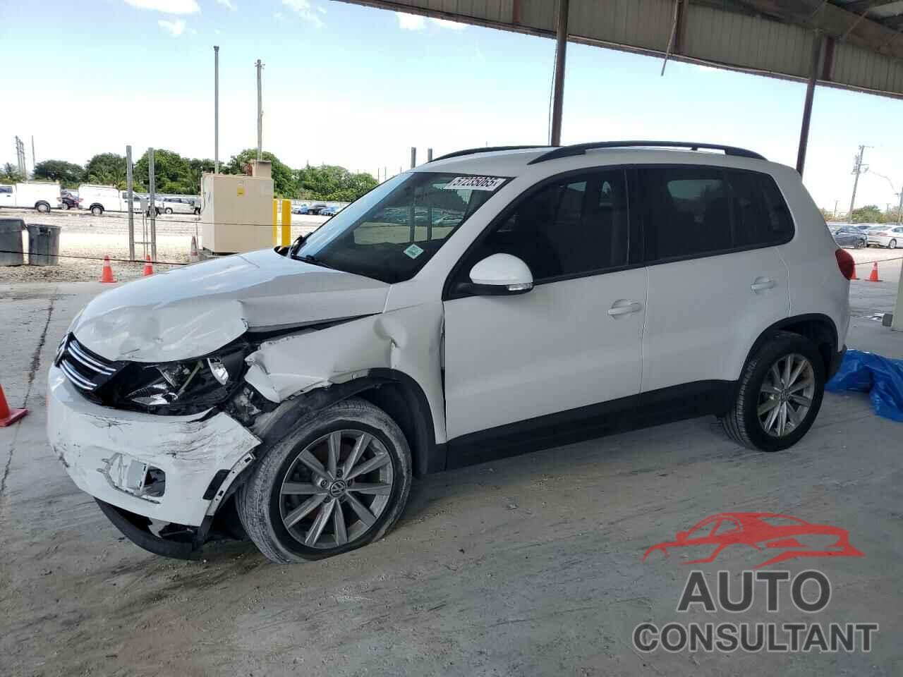VOLKSWAGEN TIGUAN 2017 - WVGAV7AX7HK052652
