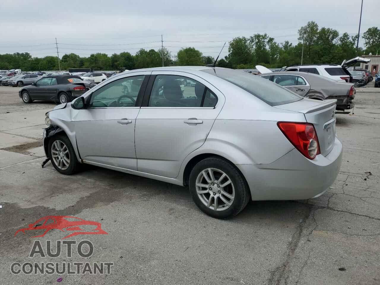 CHEVROLET SONIC 2013 - 1G1JD5SG0D4256162