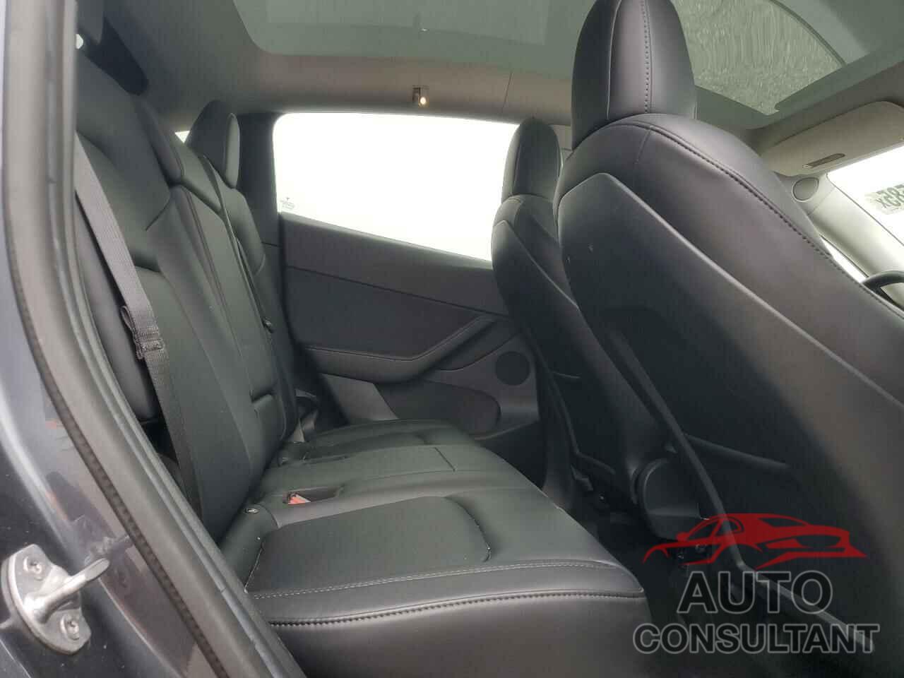 TESLA MODEL Y 2021 - 5YJYGDEE2MF204414