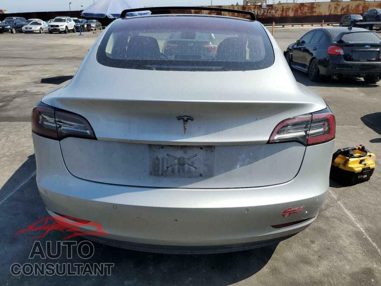 TESLA MODEL 3 2018 - 5YJ3E1EA6JF005289