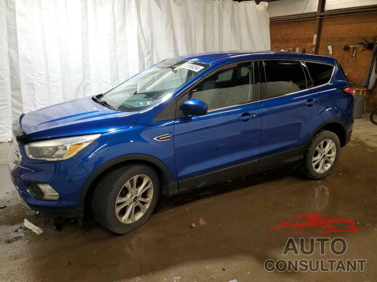 FORD ESCAPE 2017 - 1FMCU9GD5HUD17352