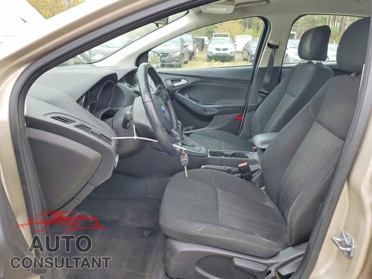 FORD FOCUS 2017 - 1FADP3F24HL207627